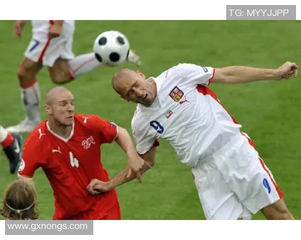 足球巨星背后的隐秘缺陷与挑战揭示了他们不为人知的脆弱与坚韧 足球巨星背后的隐秘缺陷与挑战揭示了他们不为人知的脆弱与坚韧