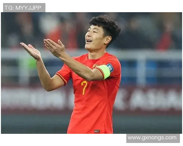 足球明星武磊的粉丝热情高涨共同见证他的辉煌时刻与成长历程 足球明星武磊的粉丝热情高涨共同见证他的辉煌时刻与成长历程