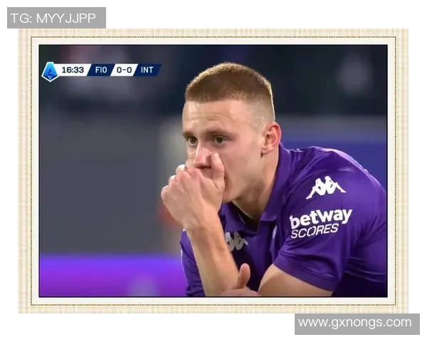 足球明星遭遇意外被踢到脸瞬间引发全场惊呼视频曝光引发热议